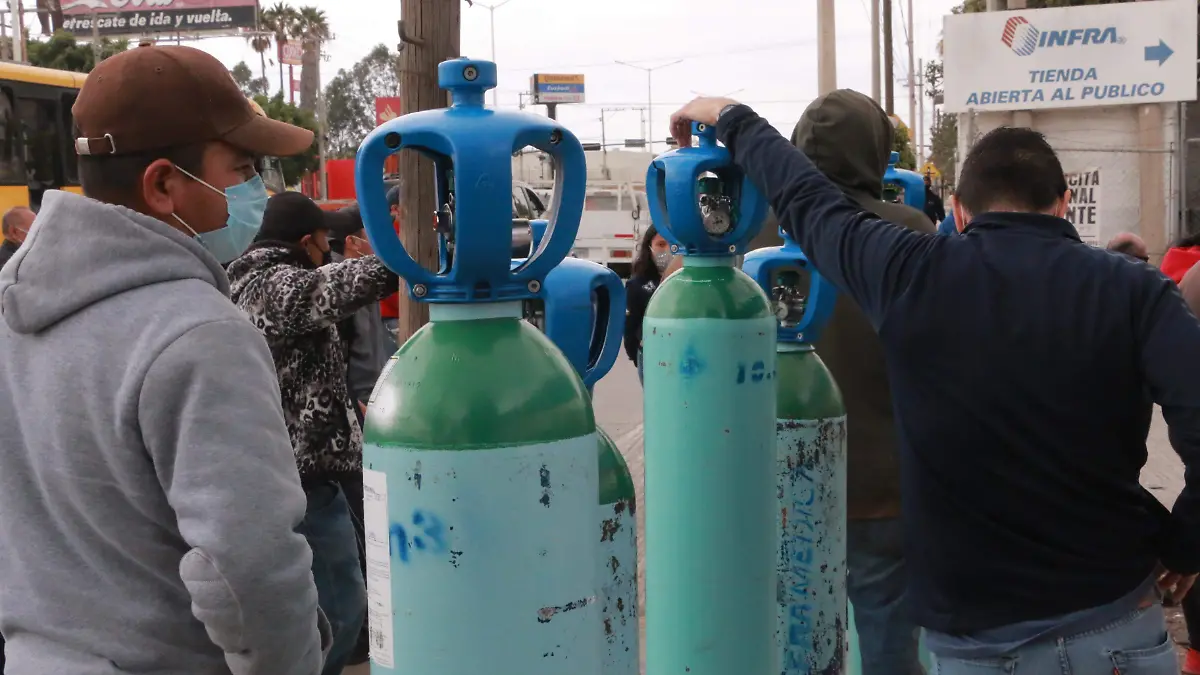 fila para llenar tanque de oxigeno (4)